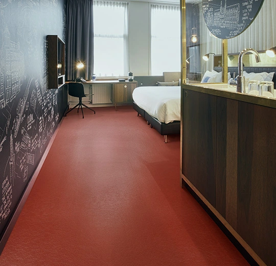 335235 Berlin red